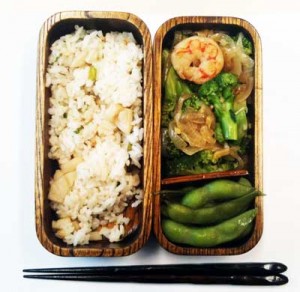 My today's lunch. For further inspirations on o-bento I highly recommend http://justbento.com/